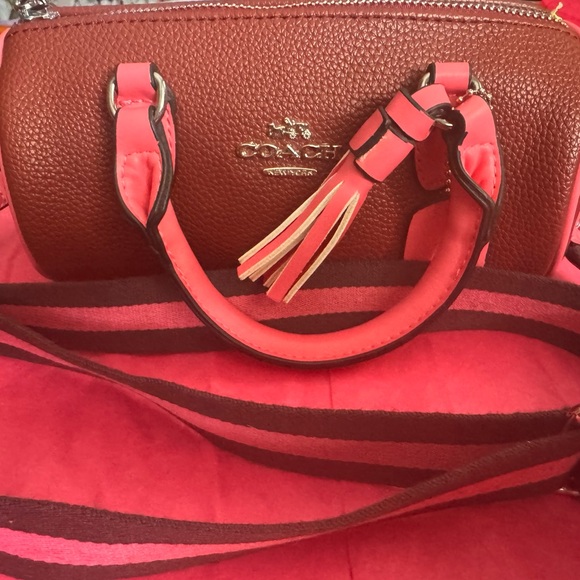 Coach - Picture 4 of 5